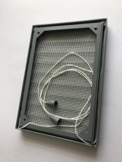 Vetracia mriežka plochá 141x200x18 mm s manuálnou žalúziou a sieťkou proti hmyzu, sivá