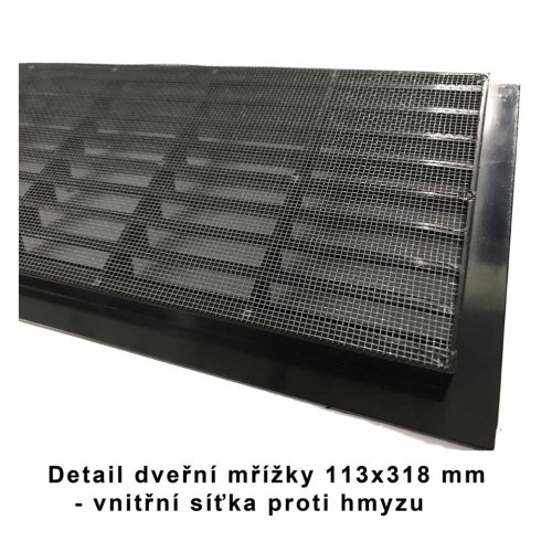 Vetracia mriežka do dverí 335x132 mm s golierom a sieťkou, čierna